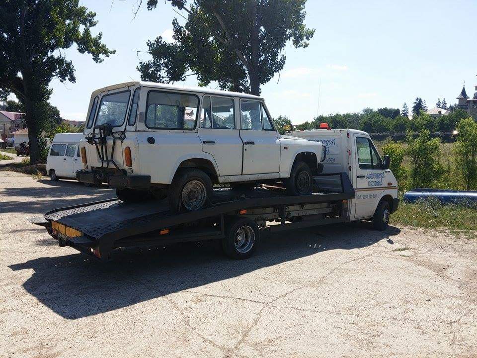 Tractare autoutilitară pe platformă RIA Auto Trans